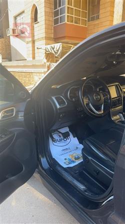 جیپ گراند شیرۆکی